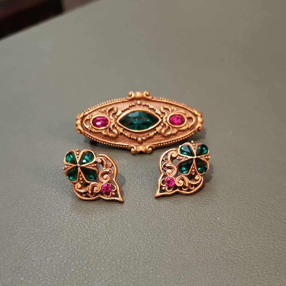 Vintage-Inspired Gold and Green Brooch Set